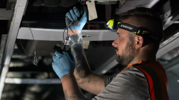 PS-HDL6R Head Torch on a worker