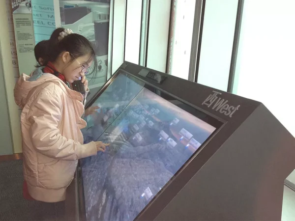 glass touch screen in taipei 101 tower