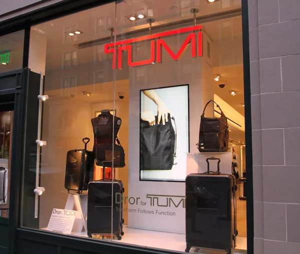 DynaScan High Brightness LCD Screen in retail store